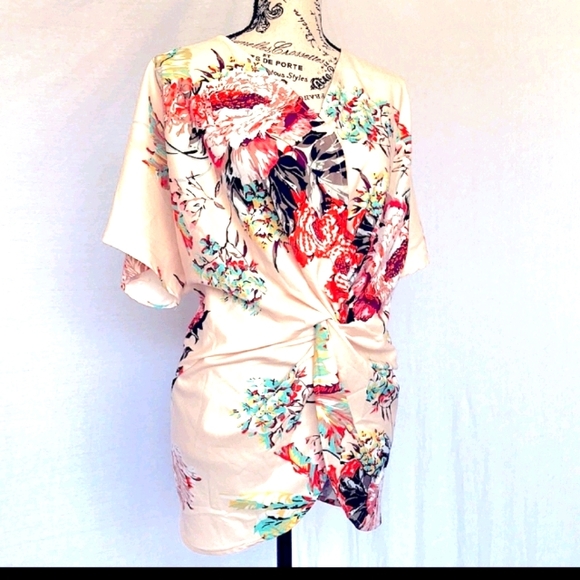 Wide sleeve floral tunic - Picture 2 of 3